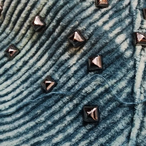 Sold - Picture 3 of 5